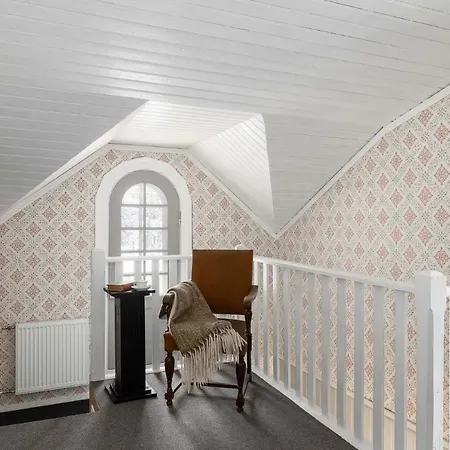 Villa Maalaishuvila Wanha Virkailija Iittala *