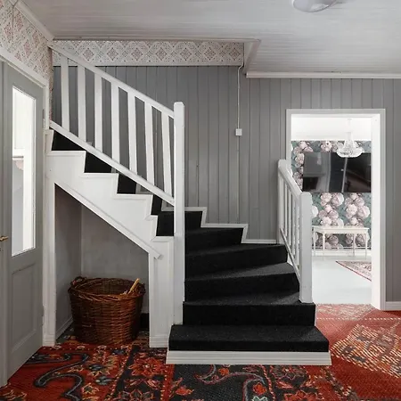 Maalaishuvila Wanha Virkailija Iittala Villa *