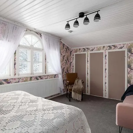 Maalaishuvila Wanha Virkailija Iittala Villa *